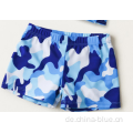 Der Sommer des Jungen gestrichene Swimtrunks